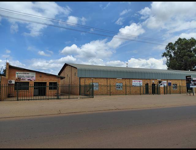 1,743M² BUSINESS FOR SALE IN MOKOPANE CENTRAL